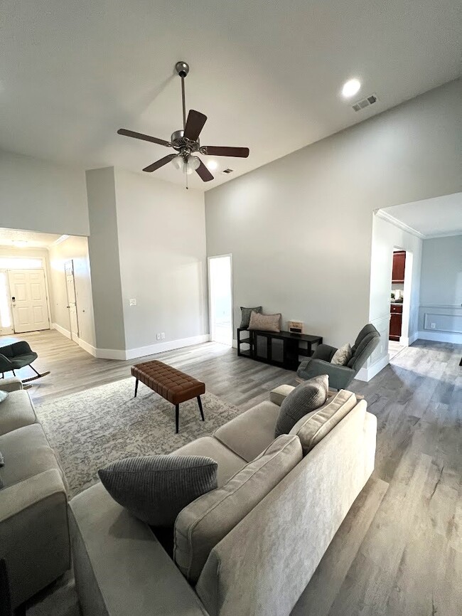 Photo - 82 Saddlebrush Rd