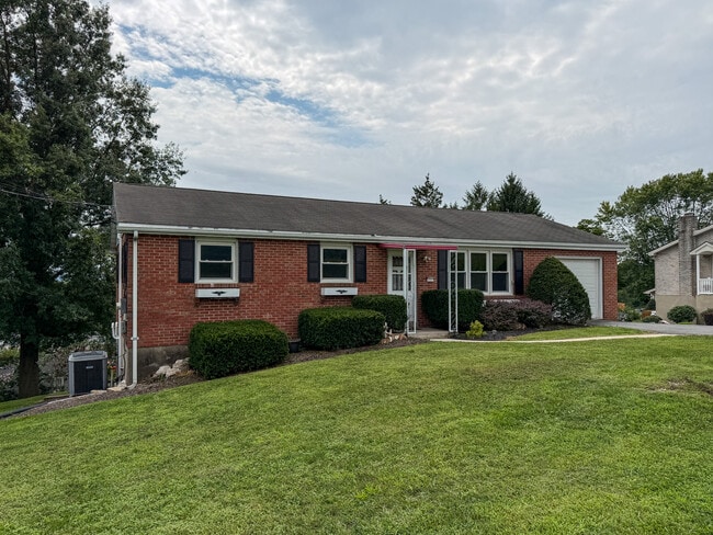 Photo - 1435 Bowmansville Rd