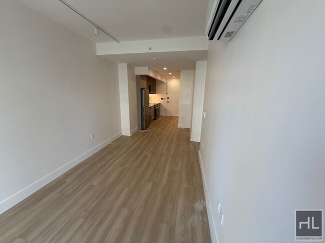 4 AVENUE