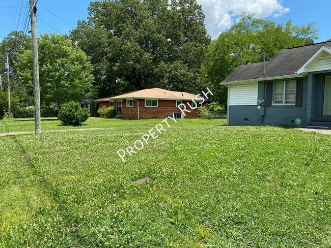 112 N Lovell Ave