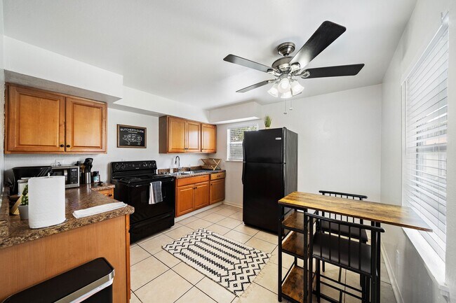 Building Photo - 3330 Avenue O 1/2 Unit B