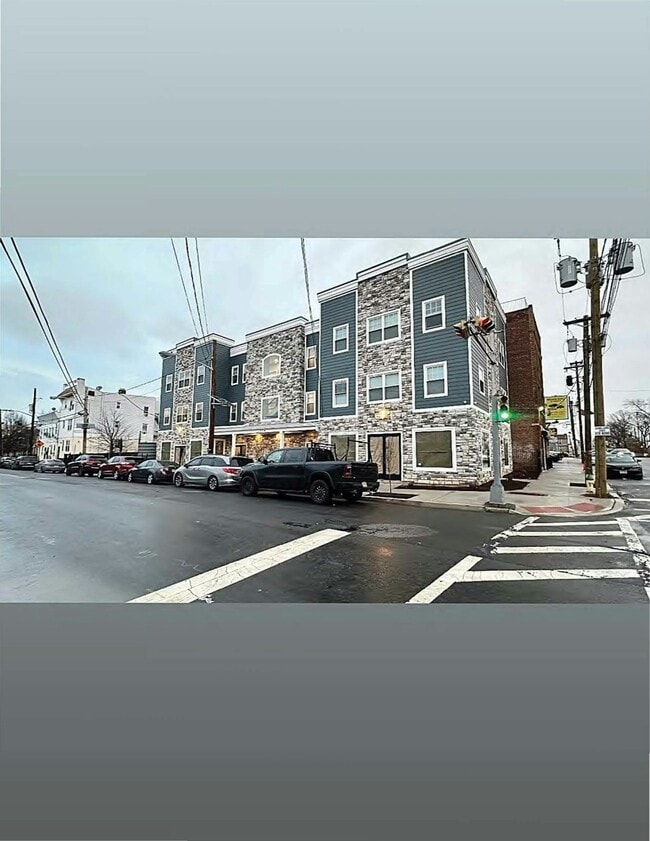 Building Photo - 275-277-277 16th Ave Unit 302