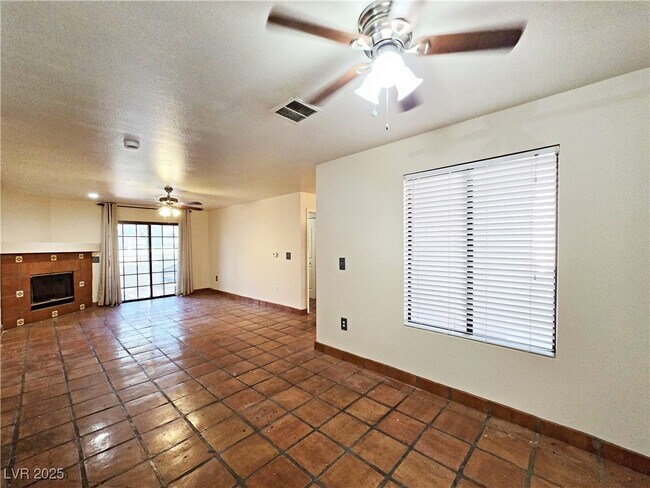 Building Photo - 8452 Boseck Dr Unit 106