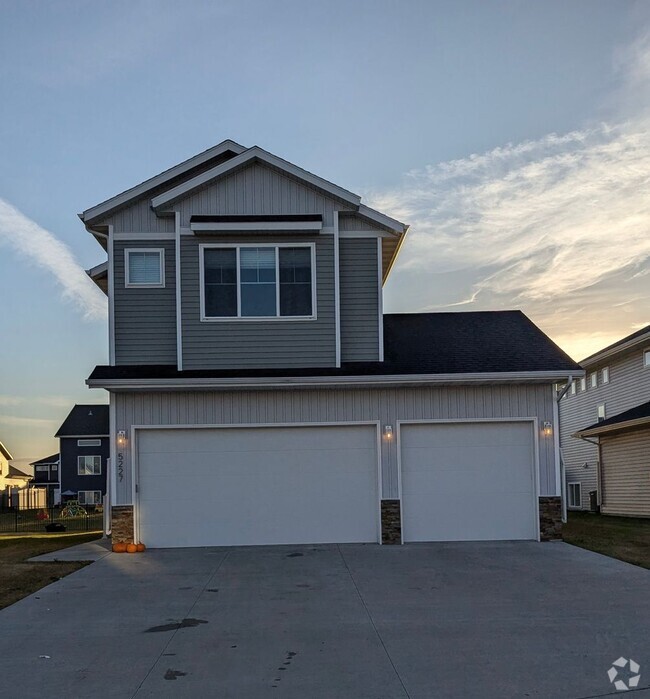 Building Photo - 4-bedroom, 3-bathroom West Fargo Single-Fa... Rental