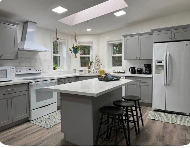 Photo - 10715 W Lake Joy Dr NE
