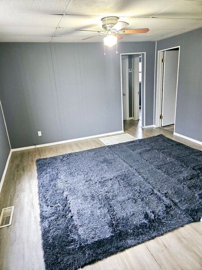 Singlestory 2 bedroom home amidst shoppin... House Rental in Belpre