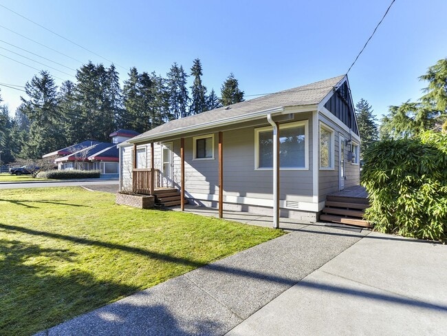 Building Photo - Beautiful One Level 2+ Bedroom Cottage in Renton!