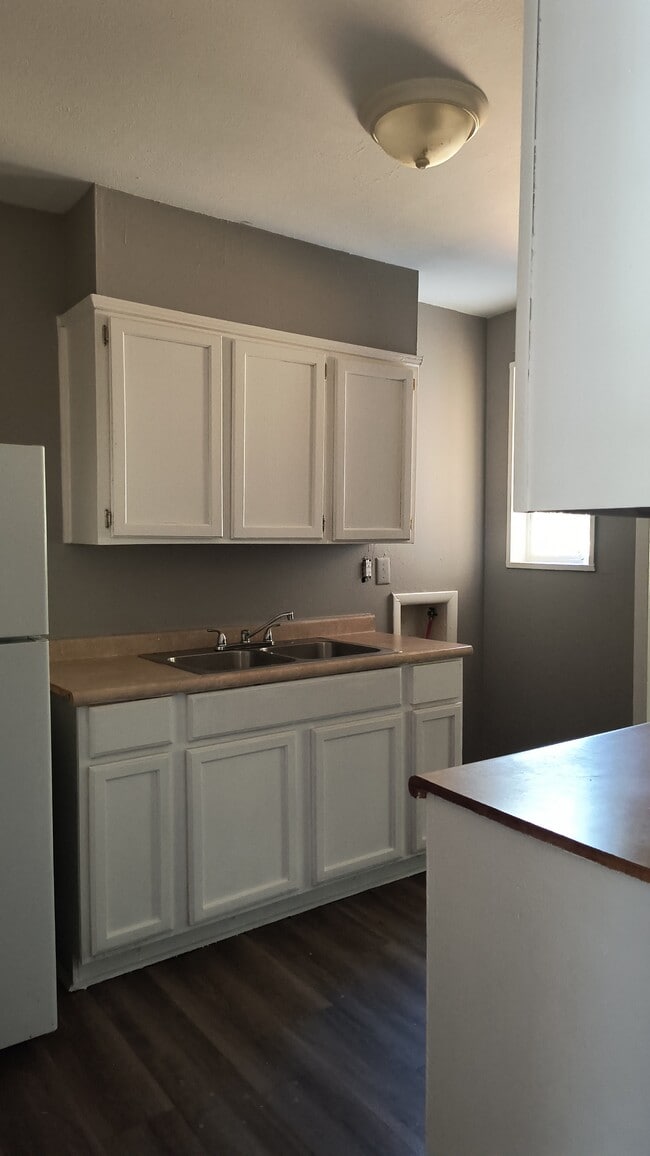 Photo - 2401 Howard Dr