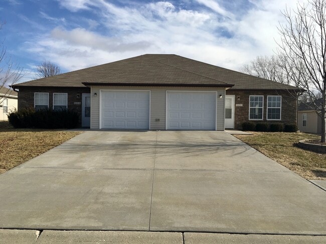 3 Bed Single Level Duplex in Blue Springs;... - 3 Bed Single Level Duplex in Blue Springs;... Townhome