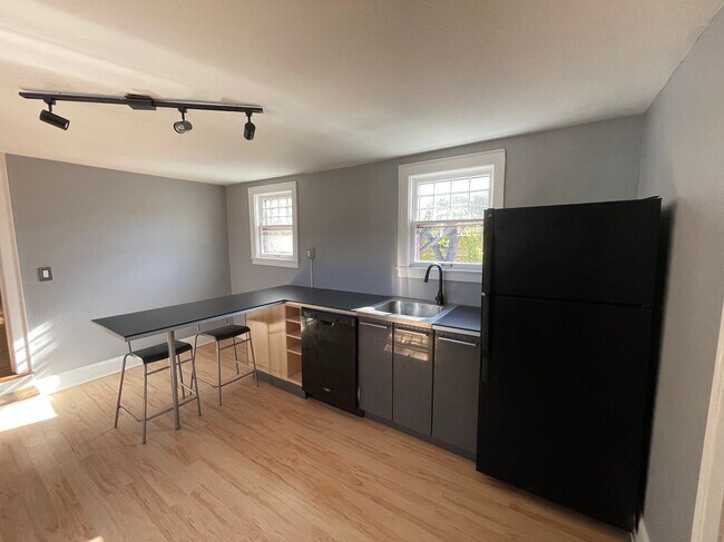 Photo - 2022 2nd Ave S