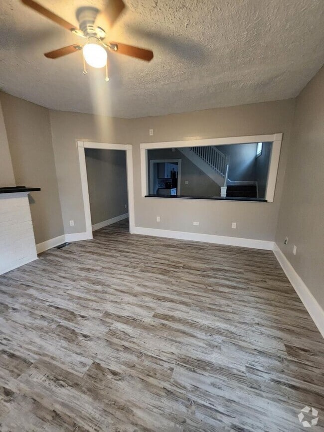 Building Photo - Spacious 3 Bedroom Duplex Near 10th and Sh... Rental