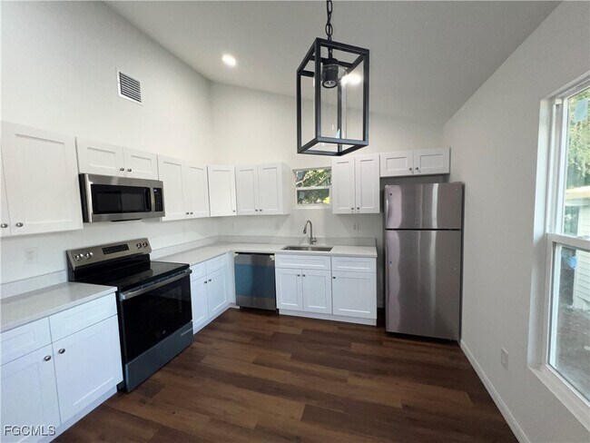 Photo - 1270 Allen St