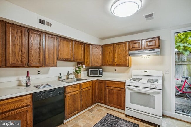 Photo - 331 N Patrick St