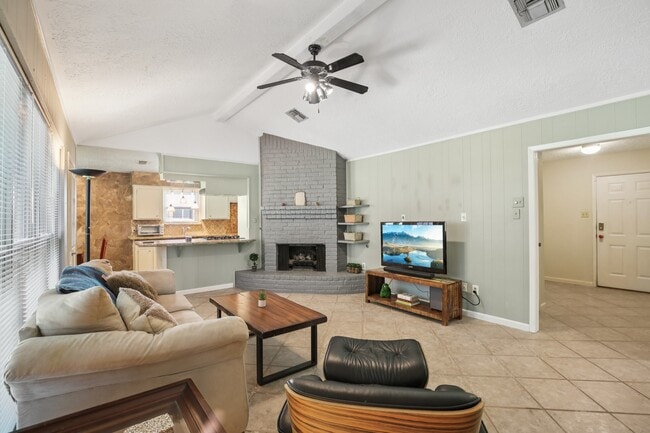 Photo - 15126 Silverman St