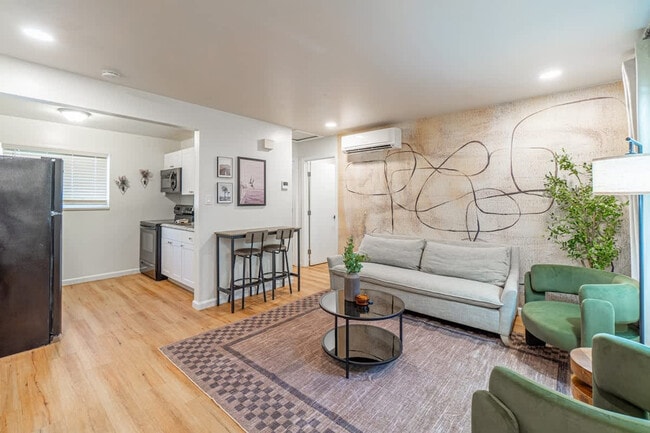 Building Photo - 734 Vine St Unit ID1316006P