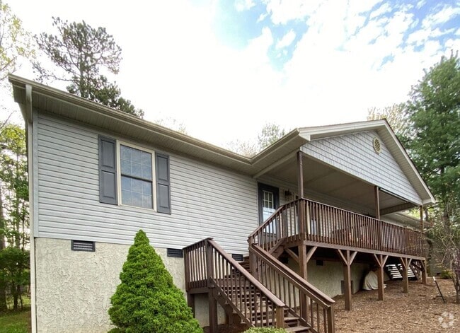 Building Photo - North AVL - Spacious 2/2 Apartment