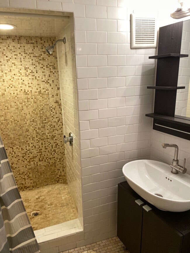 Photo - 10 Bartlett Pl