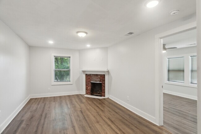 502 W 48th St Unit B