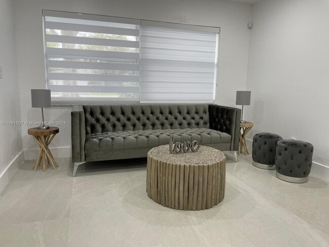 Photo - 4516 Madison St