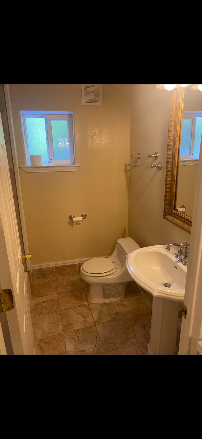 Photo - 660 Tabor Way