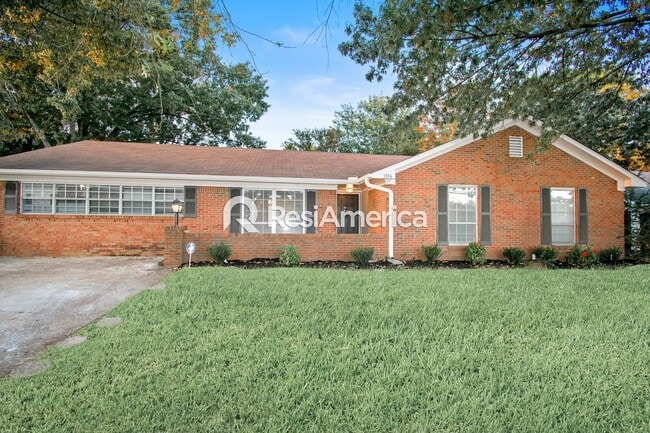 Building Photo - Newly Renovated 4/2 in Southaven
