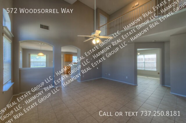 Photo - 572 Woodsorrel Way