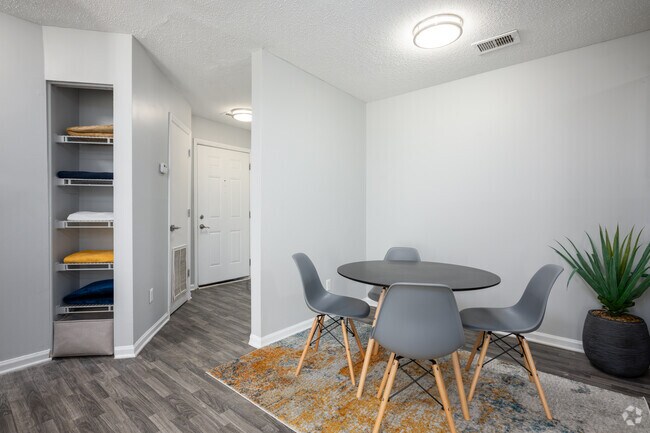 2BR, 2BA - 928SF - Dining Room