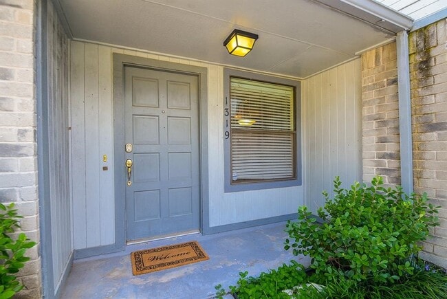 Building Photo - 1319 Silver Morning Dr