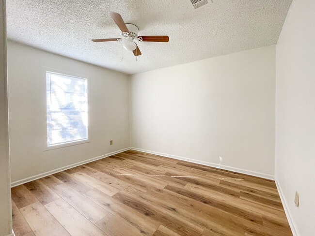 Photo - 715 N Bunker Dr