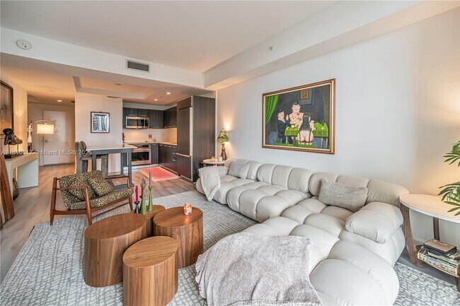 Building Photo - 45 SW 9th St Unit 1204 Rental