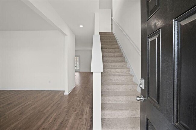 Photo - 166 Champlain Rd