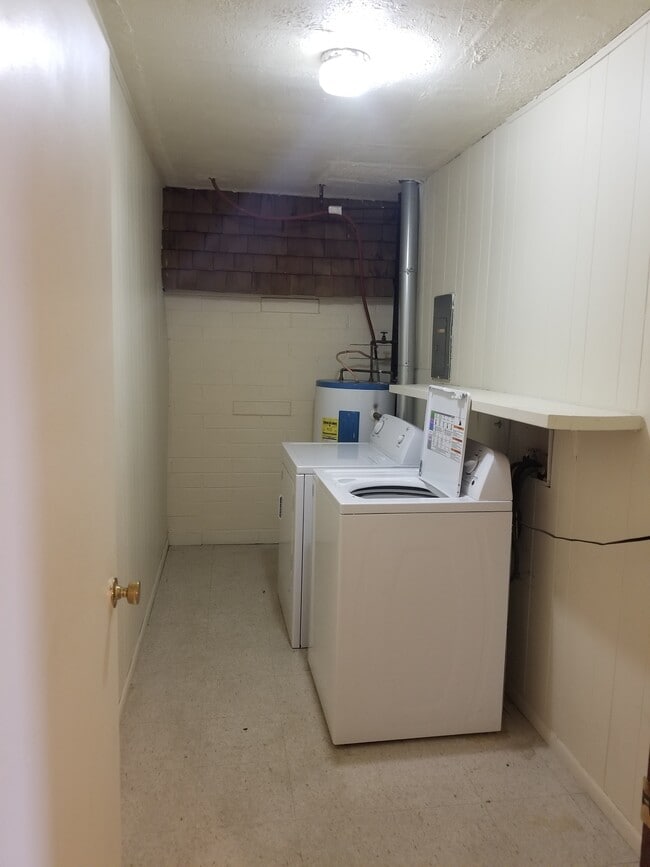 Photo - 2752 University Ave