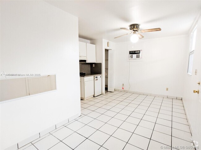 Building Photo - 2433 SW 11th St Unit B Rental