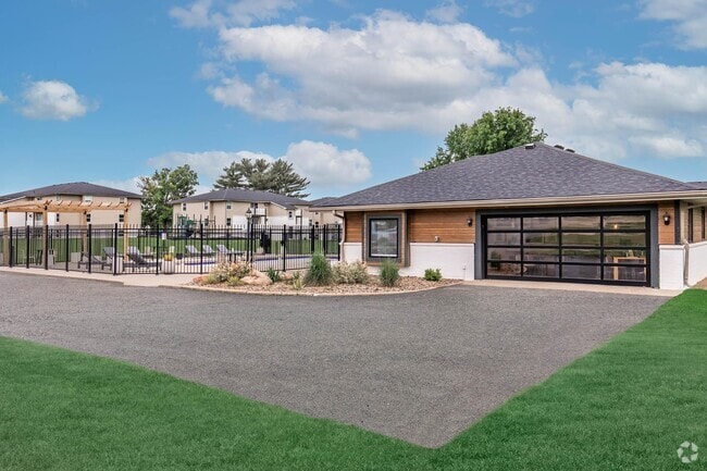 Building Photo - Bexley Urbandale Rental