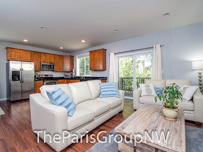 Wonderful 2012 Renton 3BR * Backs To Greenbelt