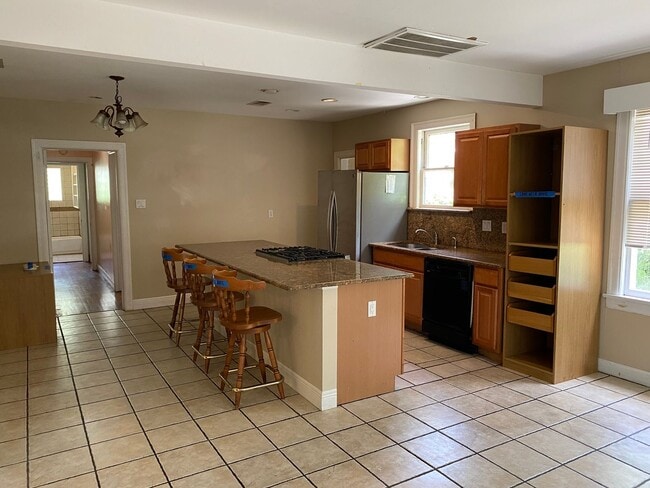 Photo - 818 E 30th St Unit 818 1/2 East 30th Street