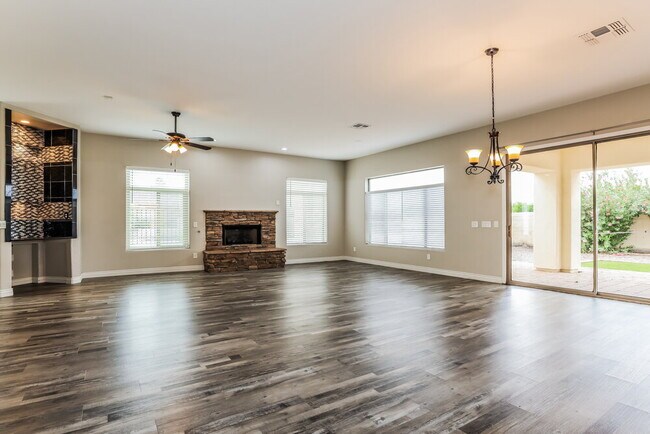 Photo - 2102 E Fawn Dr