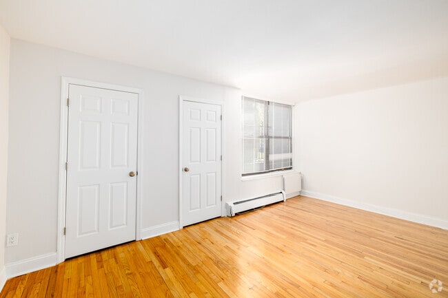 1BR, 1BA - 750SF - Lower Unit - Bedroom