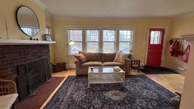 Photo - 505 N 16th Ave E