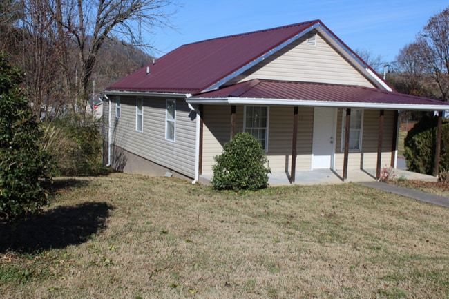 Photo - 215 Bettie St