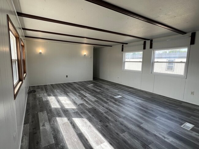 Building Photo - Silsbee Park Rental