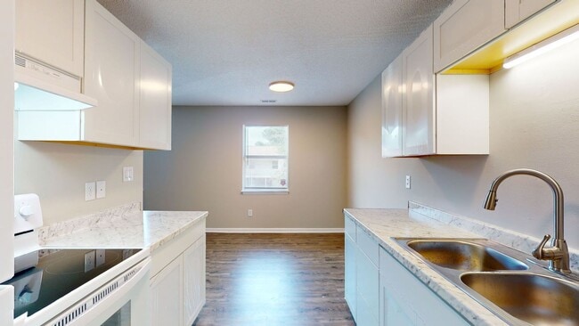 Photo - Caldwell Court Apartments