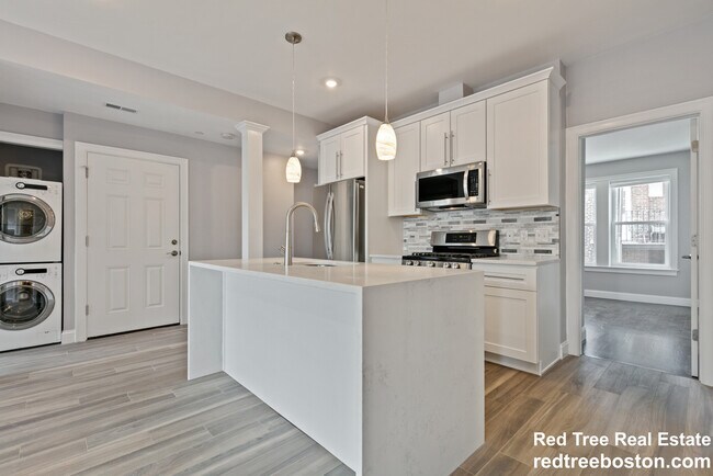 Building Photo - 142 Sutherland Rd Unit 2