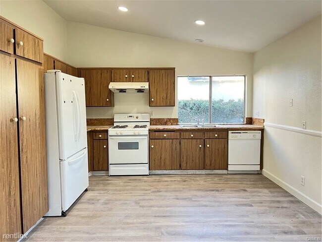 3 br, 2 bath House - 18925 Elizondo St