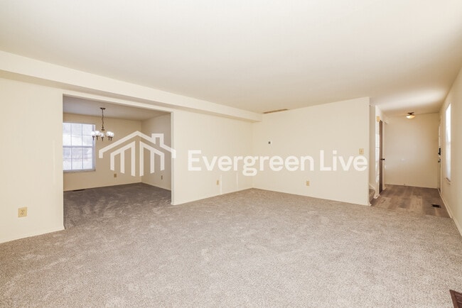 Photo - 6125 Honeygate Dr