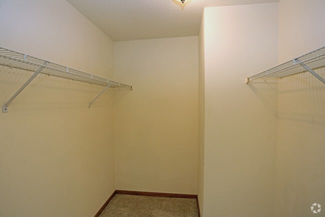 Walk-in Closets - Lake Pointe Apartments