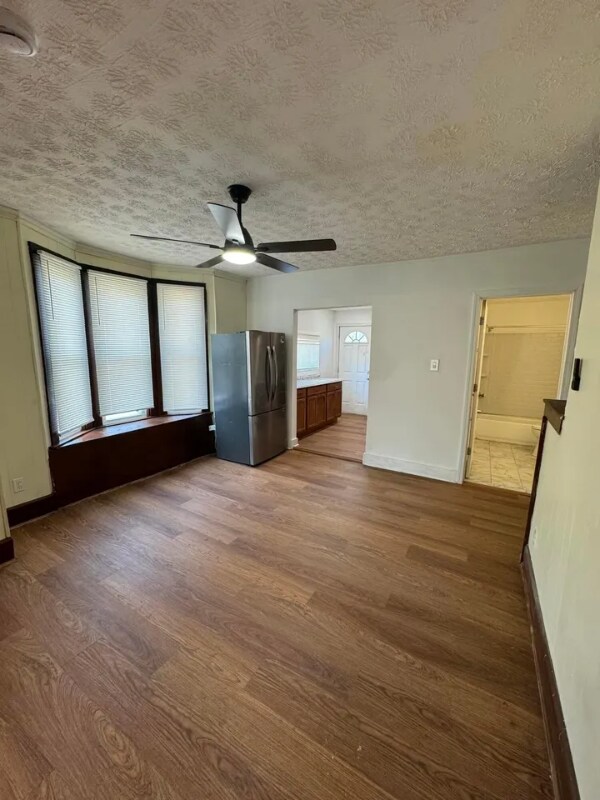 2542 Steele Ave