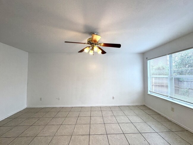 Photo - 3 Bed 2.5 Bath Two story half duplex for lease in Ft. Worth, TX!