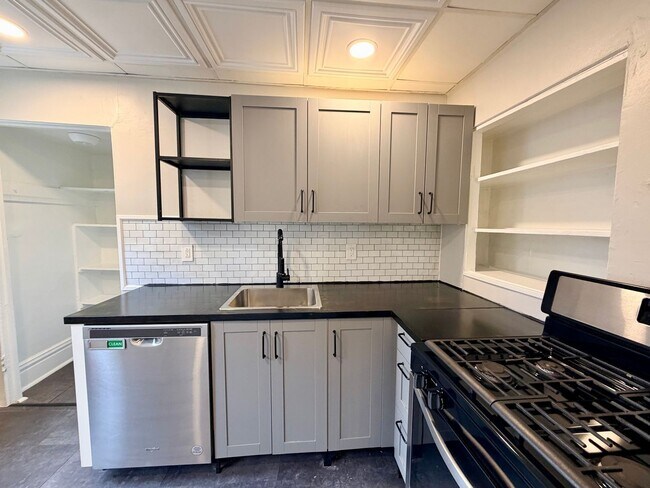 Photo - 1644 Westmont Ave