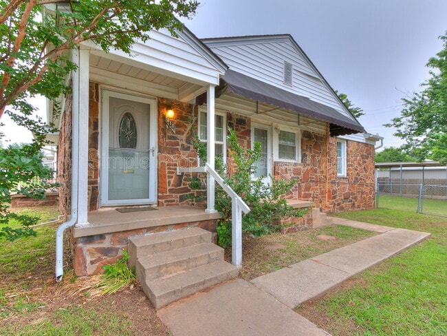 Building Photo - 810 N Marshall Dr